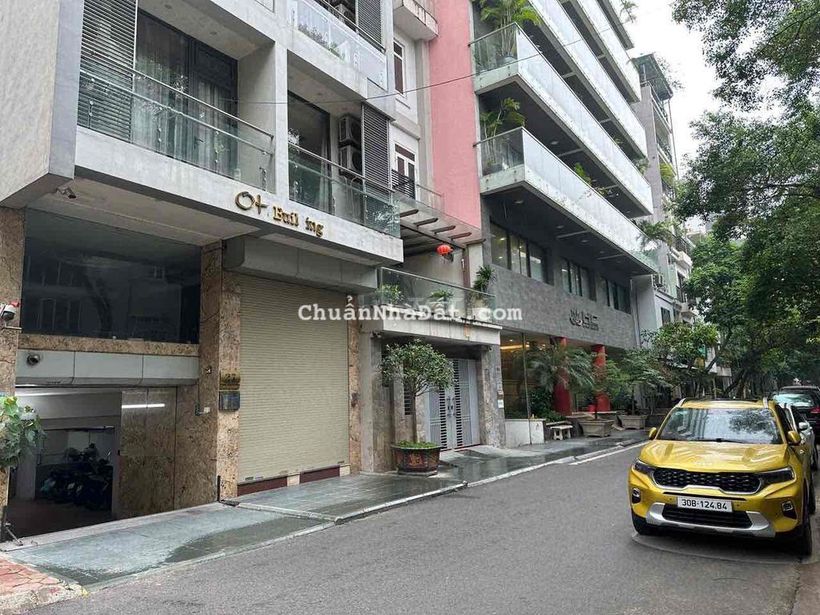 Căn hộ 1 ngủ 1 khách phố Trịnh Công Sơn View Hồ Tây ôtô đỗ cửa 24/7