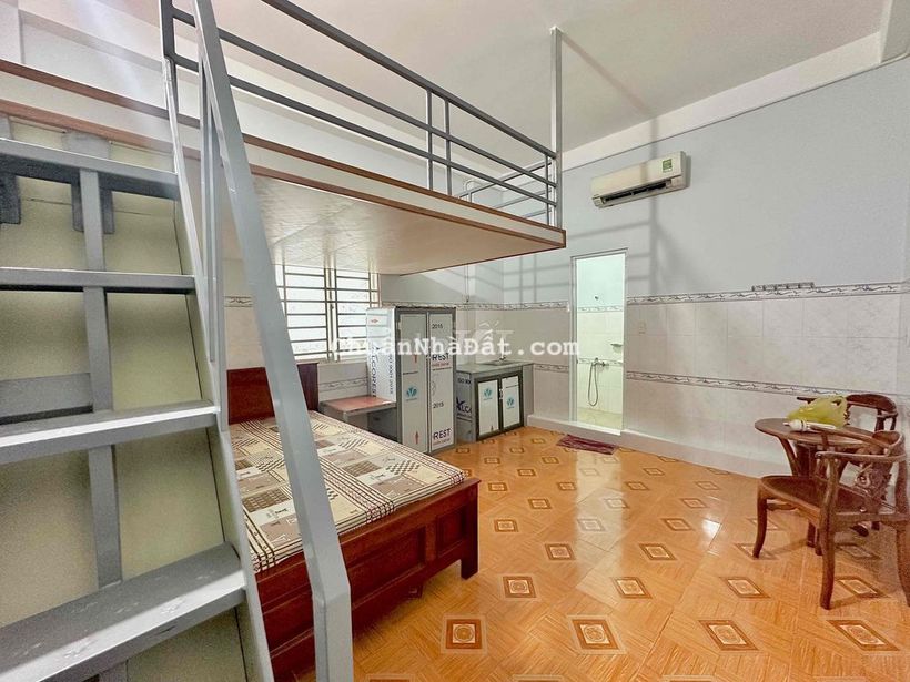 PHÒNG CỬA SỔ TRỜI SẴN NỘI THẤT GẦN GẦN AEON MALL