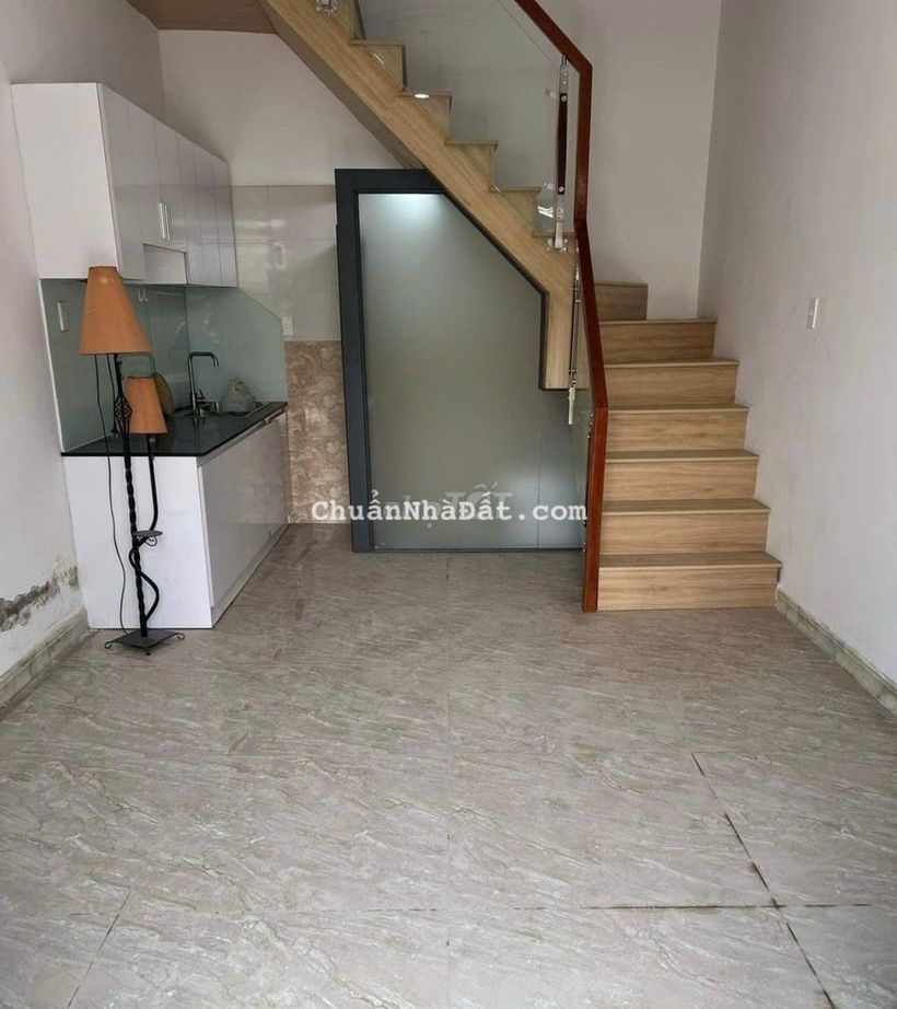 Cho thuê nhà 1 trệt 2 lầu 1 sân thượng ở đường số 49