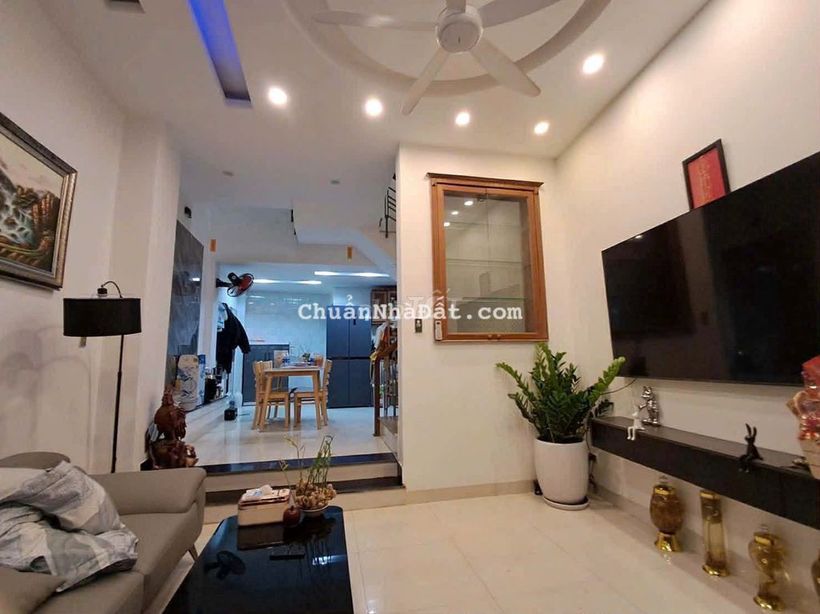 Nhà 3 tầng kiệt ô tô đậu trước nhà Điện Biên Phủ sau lưng nhà mặt tiền