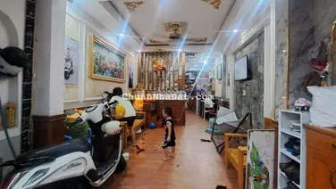 Nhà rộng ô tô đỗ cửa, gần Sacombank Lê Trọng Tấn.