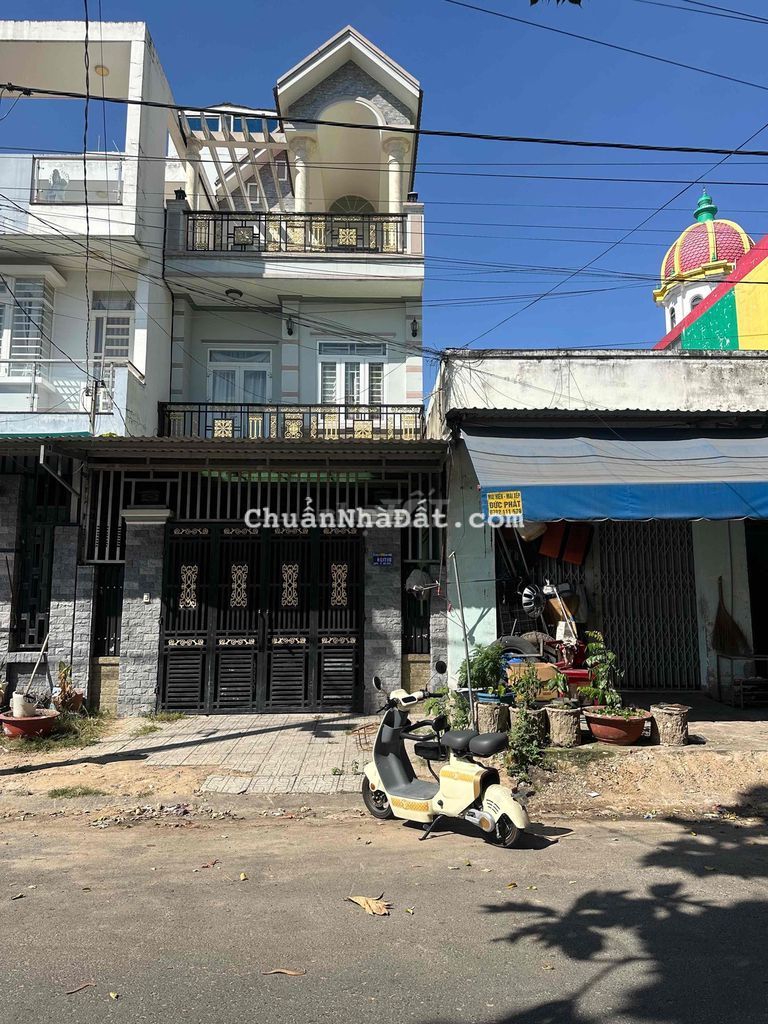 cần bán căn nhà kdc vieéting dt 100m2 full thổ cư