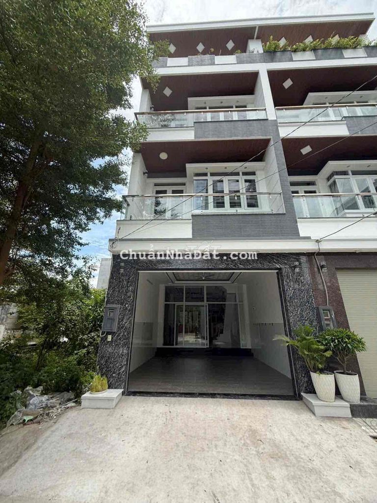 Bán Gấp Nhà Cuối Năm _ 4 Tầng Sân Thượng + Gara Ôtô