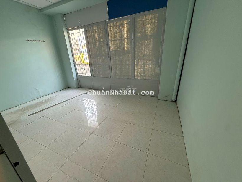 PHÒNG TRỌ MẶT TIỀN ĐƯỜNG LẠC LONG QUÂN, CÓ BẾP, BÃI XE RIÊNG