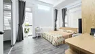 Cho Thuê Căn hộ dịch vụ-Ban công lớn, cửa sổ - gần Vòng xoay Dân Chủ