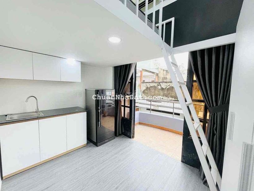 Căn duplex bancol rộng hơn 25m2 nằm ngay Trường Sa