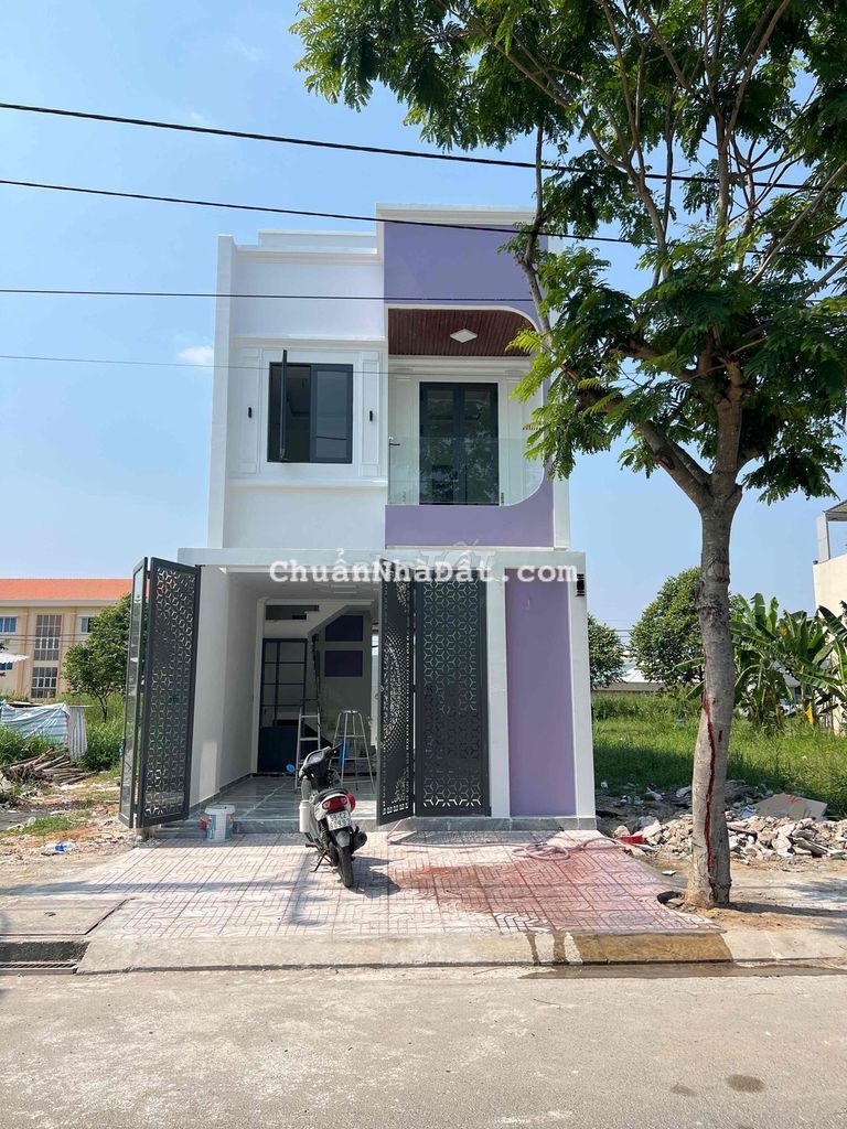 NHÀ MỚI XÂY XONG .ĐƯỜNG RỘNG 17m.SÀI GÒN VILLAGE