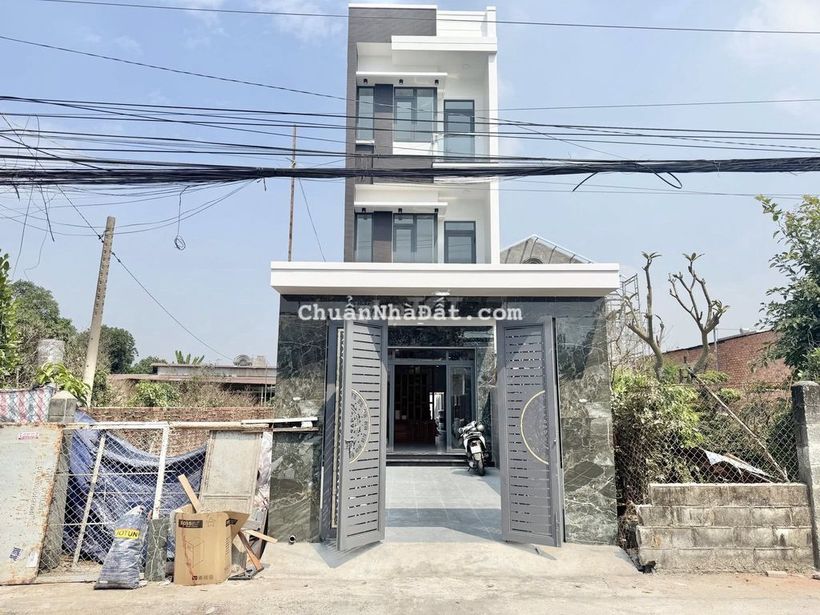 NHÀ MẶT TIỀN ĐƯỜNG NHỰA THÔNG .NGAY TRUNG TÂM P ĐÔNG HÒA