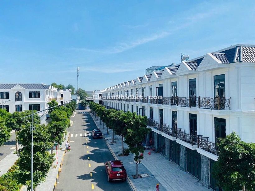 Nhà 3lầu KDC đồng bộ, Bảo vệ 24/24. Gần Bigc Dĩ An. 6.999ty