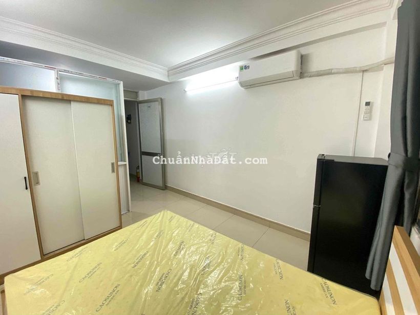 Phòng như hình,mới,cửa sổ thoáng mát,đủ tiện nghi.