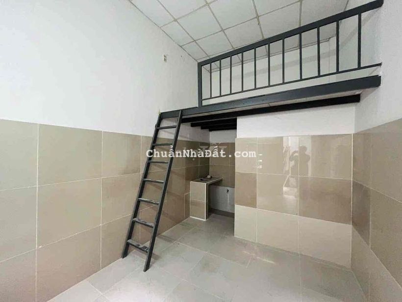 Phòng trọ mặt tiền đường Q7 ngay Lý Phục Man riêng biệt nhà thoáng mát