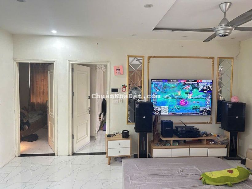 cần bán căn hộ 17T10 phố nguyễn thị định , view hồ DT78m2, 2PN, sổ đỏ