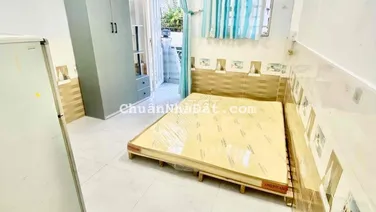 phòng ban công cách cầu chữ y 200m