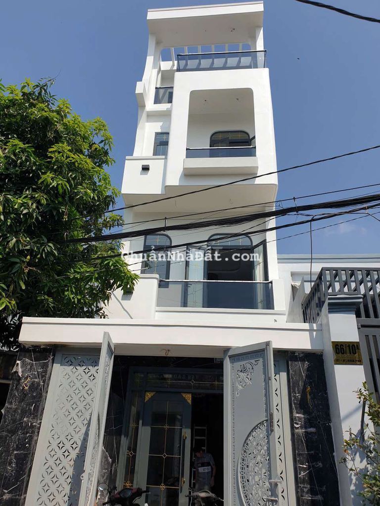 Nhà 3 lầu 4x20m, 4PN-5WC mặt đường nhựa thông gần Chợ Đầu Mối Hóc Môn