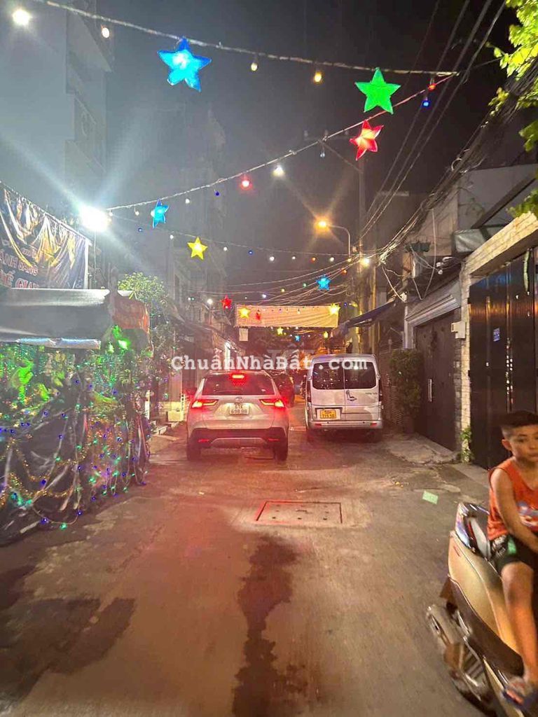 nhà hẻm xe hơi 656 quang trung. kẹt bank nên bán.