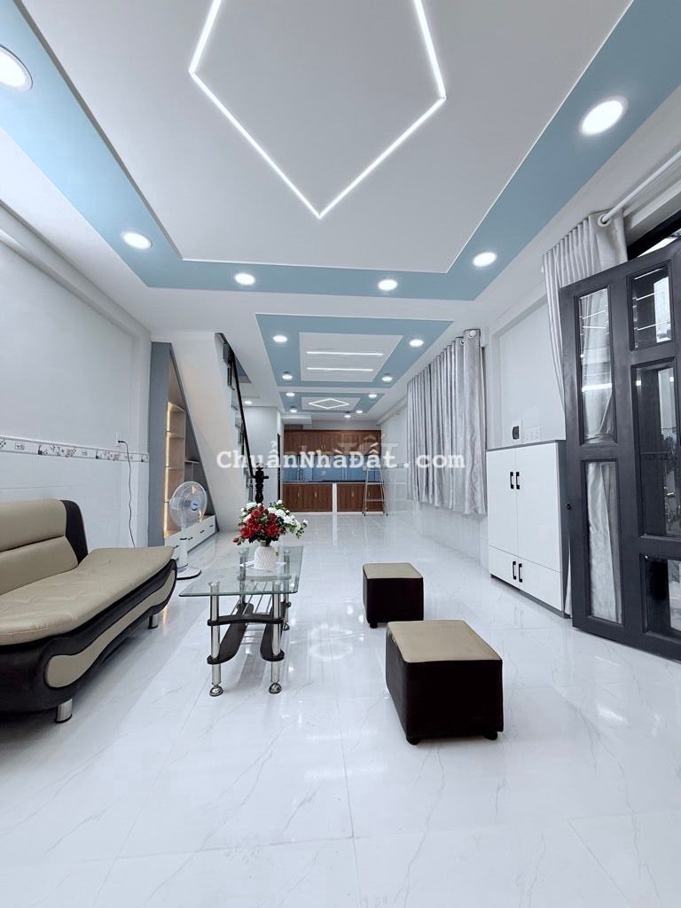 Bán nhà giáp ngã tư bốn xã, 44 m2, nhỉnh 4 tỷ
