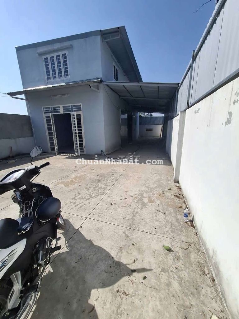 Nhà Sân Xe Tải Gần Cầu Xáng