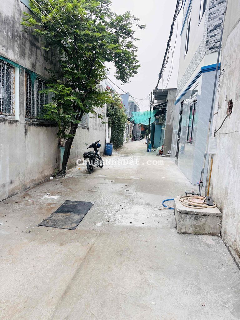 Nhà trệt + 1 lầu, sổ hồng hoàn công, ngay chợ đêm linh trung