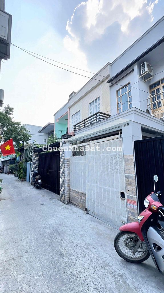 Bán Nhà 3 Tầng Sân Thượng _ Sổ Riêng _ Hẻm 1716 Huỳnh Tấn Phát