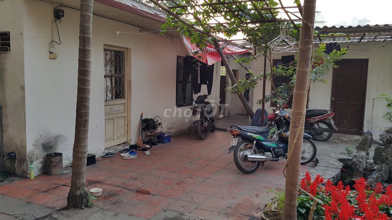 Cho thuê nhà 20m2, có sân vườn, tại Trương Định (Hà Nội), giá hợp lý