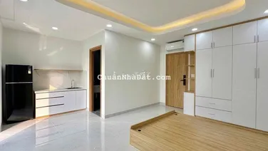 Studio bancol cửa sổ thoáng full nội thất mới xây