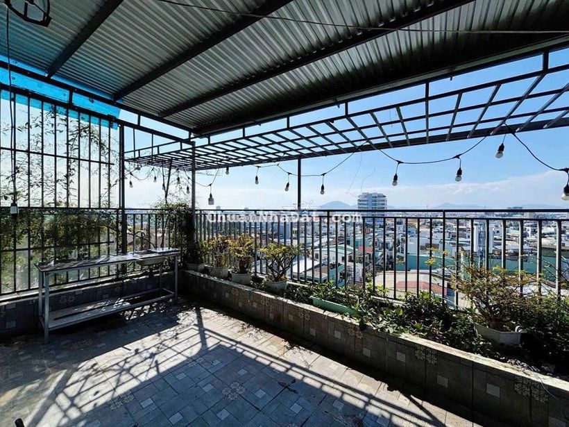 Cho thuê căn hộ 1pn đường Hoàng diệu, quận hải châu. Ban công view phố