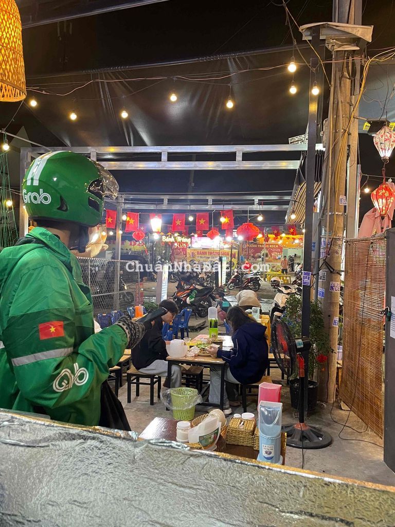 CẦN SANG MẶT BẰNG (không sang đồ) gần ktx khu b