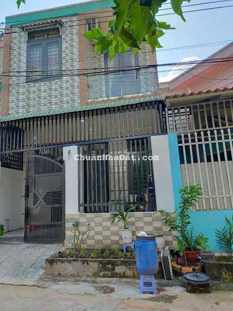 bán nhà trệt lầu gần trung tâm y tế dĩ an , đường bê tông 6 m