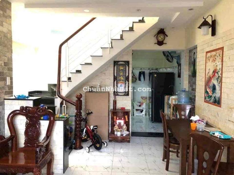 BÁN NHÀ HẺM XE HƠI  THÔNG TÂN HƯƠNG . NHÀ CÒN MỚI . Ở NGAY