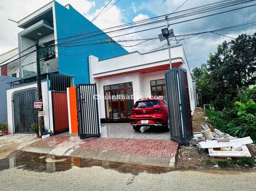 NHÀ CẤP 4 MỚI ĐẸP – TRỤC 9 KHU PHỞ LONG HỒ VĨNH LONG