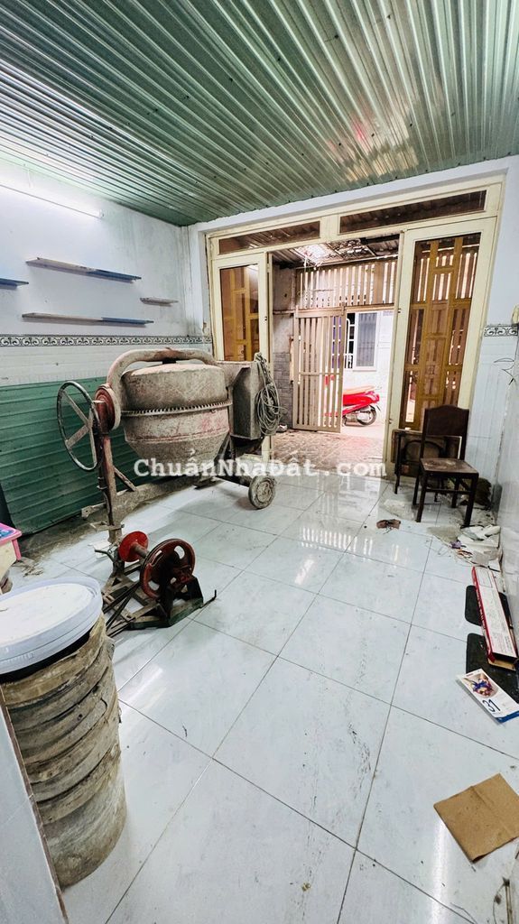 Bán gấp nhà cấp 4, tiện xây mới, phường Xóm Chiếu, Quận 4