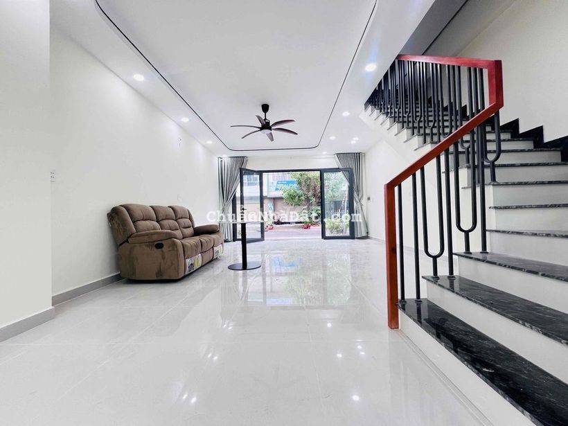 Nhà 2 tầng xây mới 100%, 3PN, ngay gần đại học Việt Đức, Giá 7tr