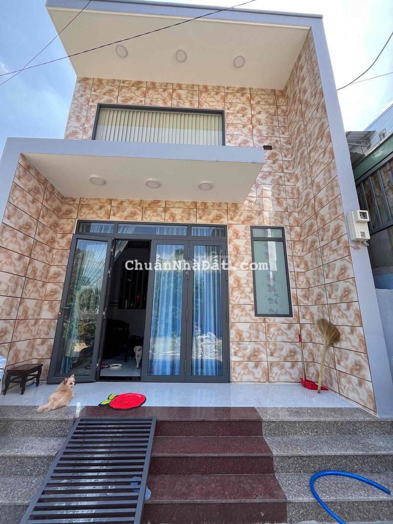 BÁN CĂN NHÀ NGAY SÂN BÓNG THỚI TỨ. SỔ HỒNG RIÊNG