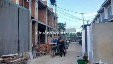 Bán đất sổ riêng thổ cư Phường Tân Triều
Cạnh mấy căn nhà đang xây c
