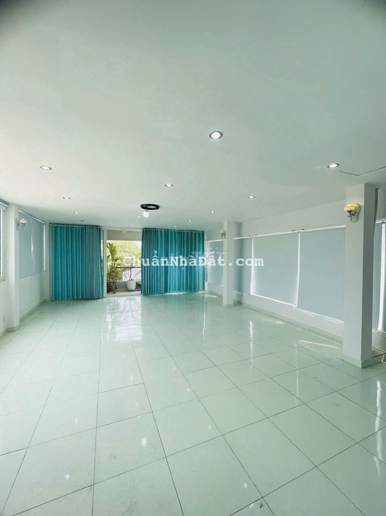 Pen House rộng 70m2, ngay ngã 3 Mỹ Thành Lê Văn Việt, gần khu CNC Q9