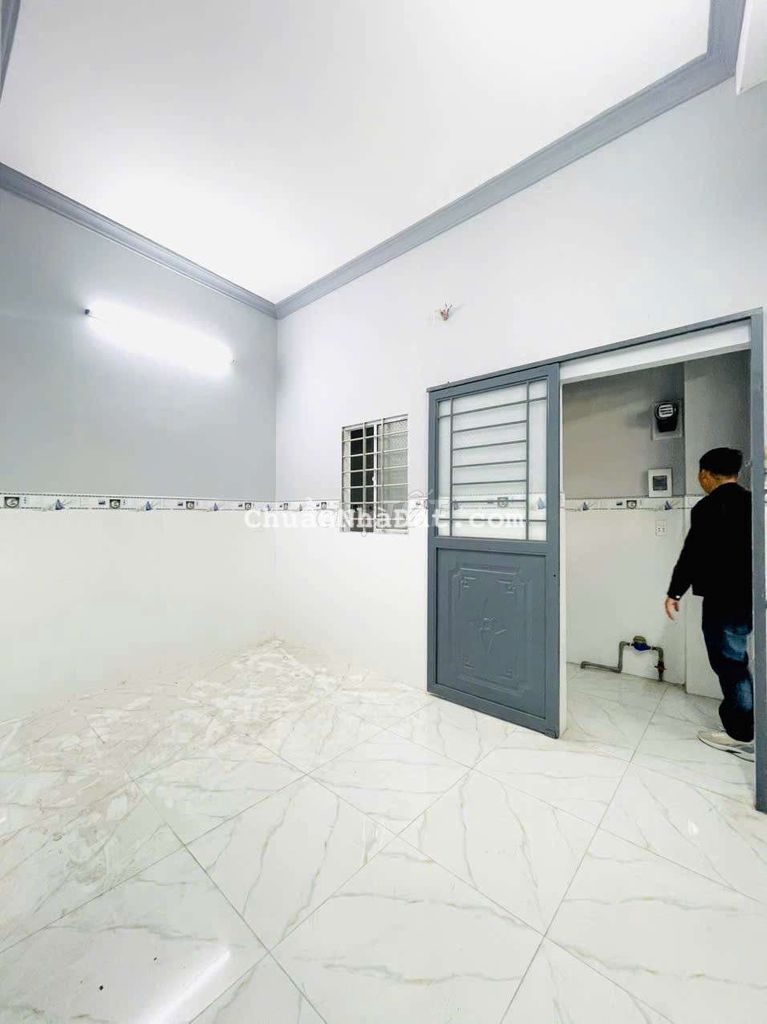 Phòng mới xây ngay cầu phú long chỉ 2tr3