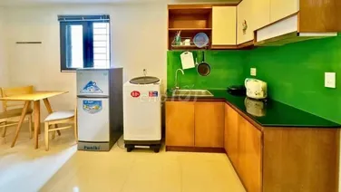 Cho thuê căn hộ studio Ngay trung tâm.