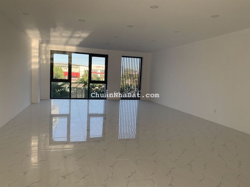 Cho thuê shophouse nhà phố TM Eco Xuân giá 10tr/ tháng. DT 6x25 1T 2L