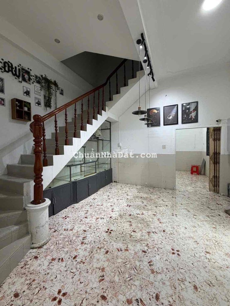 Nhà lầu 3 phòng trục chính hẻm 30/4