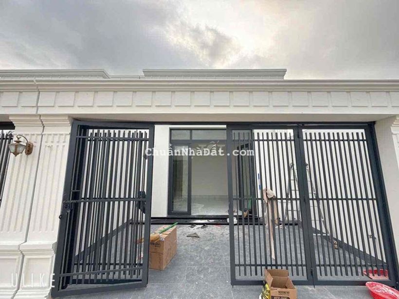 Bán đất tặng nhà mới xây luôn . Ngay chợ Tân Trụ