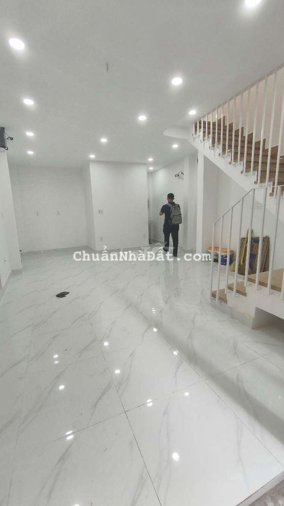 Bán nhà cạnh Công viên Phú Lâm Q6 33m2 2PN