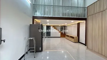 Căn hộ lầu 1 quận 5,Dt 80m2,2pn nhà mới sửa dọn vào ở luôn