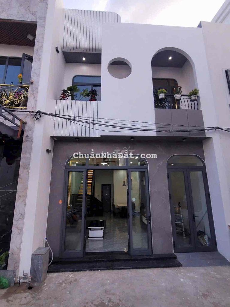 Nhà 2 tầng kiệt oto 218 Hoaàn Văn Thái 3 PN full thiết bị điện tử