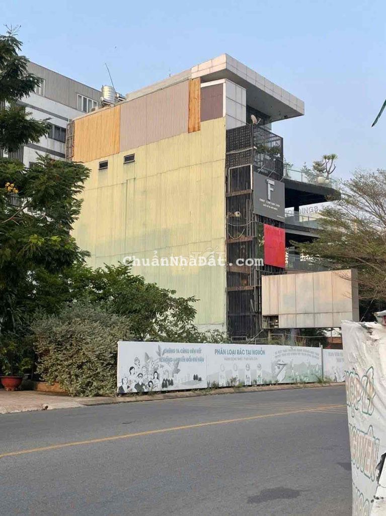 Hàng hiếm lắm mới có người bán  Bán đất D8 Chánh nghĩa ,, gần phòng CS