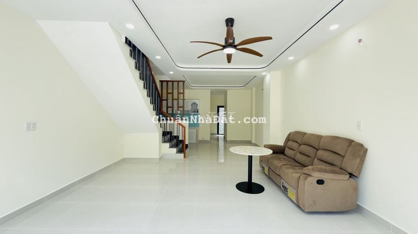 Căn shophouse 3 phòng ngủ Oasis City cho thuê