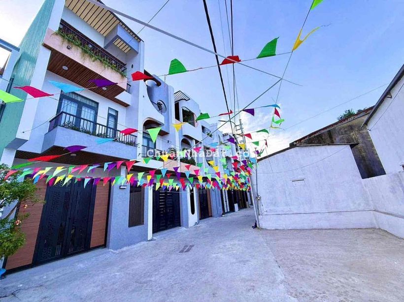 Nhà 3 tầng mới xây dựng 3PN full nội thất 82m