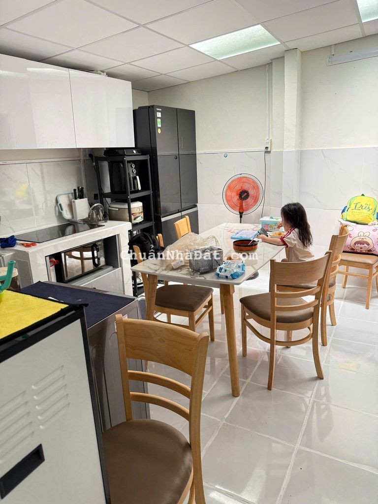 Xe hơi tới nhà, 6x13, nhà C4 ở liền, gần chợ,trường,Tam Phú, Thủ Đức