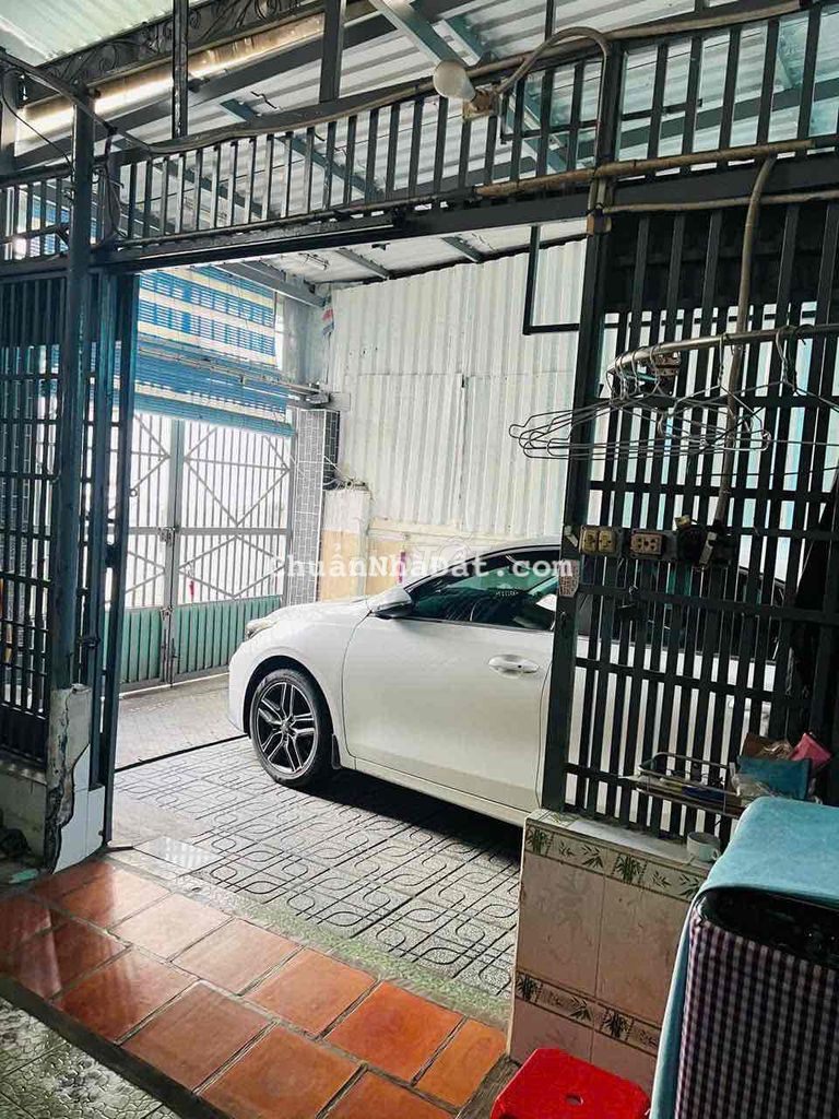 BÁN GẤP NHÀ HẺM XE TẢI TỚI NƠI TẶNG KÈM NHÀ CẤP 4