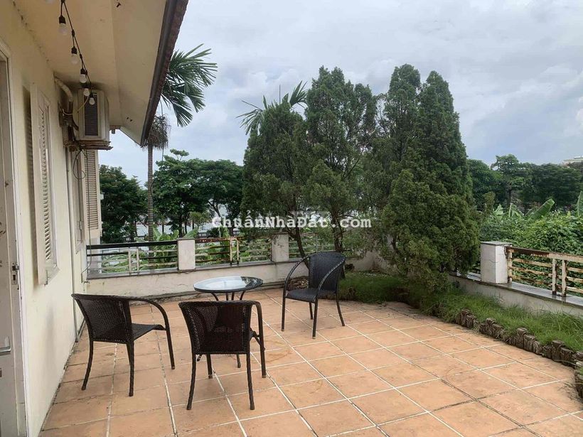 cho thuê phòng có ban công riêng toàn cảnh hồ tây