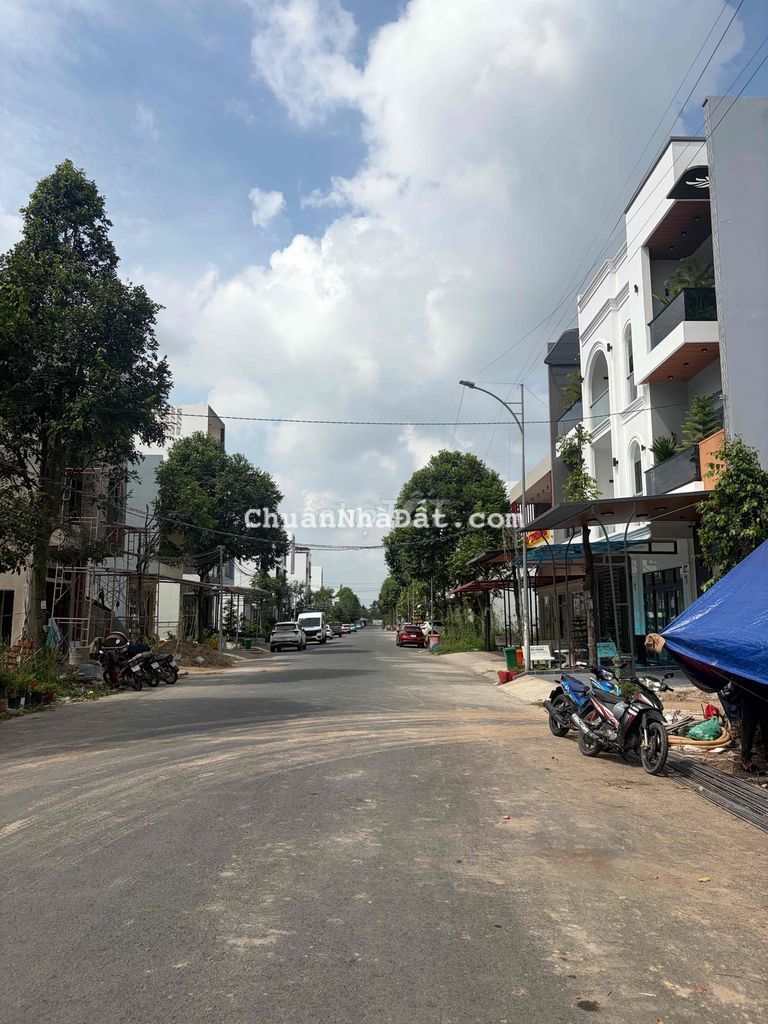 Nhà lầu mới 100% KDC Hồng Loan